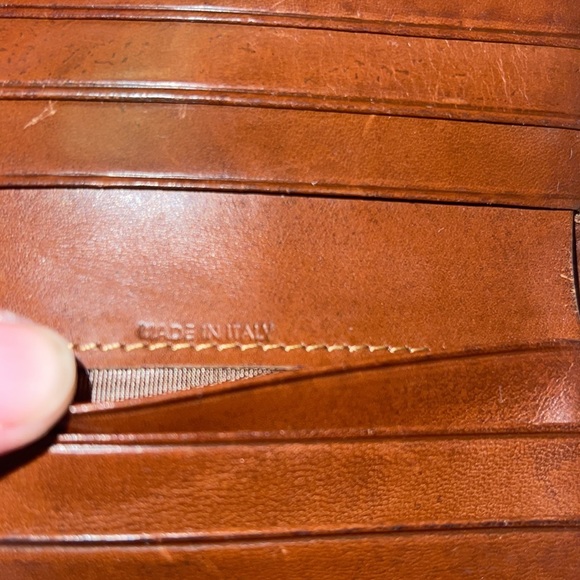 💯authentic EUC Burberry trifold wallet on a chain - Picture 16 of 16